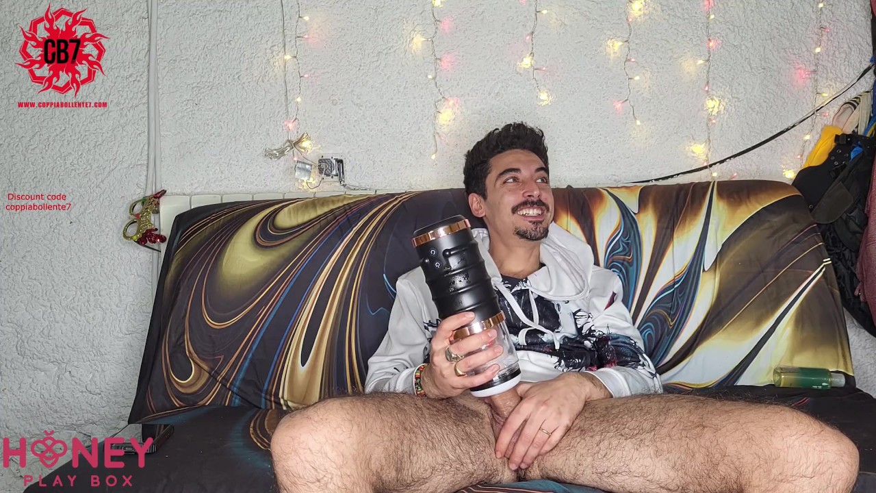 Marito beccato a masturbarsi dalla moglie - Free Sex Video - RedTube