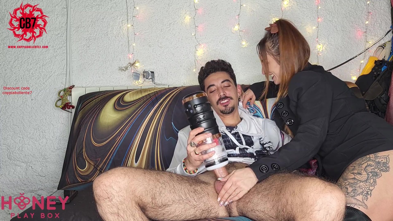 Marito beccato a masturbarsi dalla moglie - Free Sex Video - RedTube