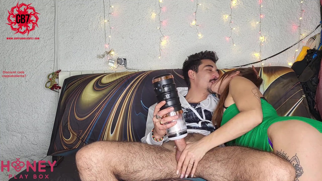Marito beccato a masturbarsi dalla moglie - Free Sex Video - RedTube