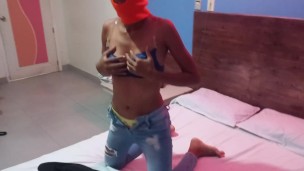 megrita sabroza y exitada meniandose como una perra