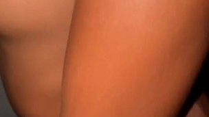 Colombiana culona tiene sexo en tanga hasta que se corren dentro de su vagina