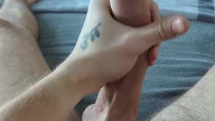 Big cumshot fills belly button
