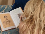 MOGLIE ESIBIZIONISTA si fa scopare duramente A PECORINA sul divano - DIALOGHI ITALIANO Miele Blanco 1/16