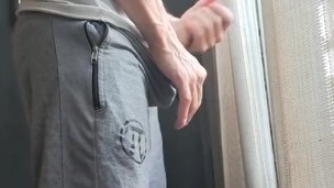 I jerk off in front of the window 🥵