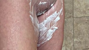 Gorgeous MILF shaves her hairy pussy for the 1st time in over a year!perfect pussy