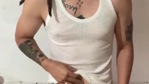 Rasta fuma, se masturba y se corre en la cámara 💦🍄