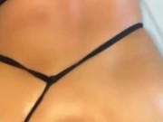 en tanga hilo deja que la follen en cuatro y luego tiene una lluvia de semen en su vagina 2/16