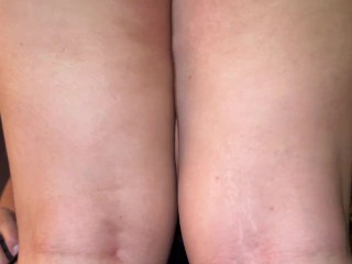 Se van los padres y el coño cremoso de mi hermanastra se pone caliente