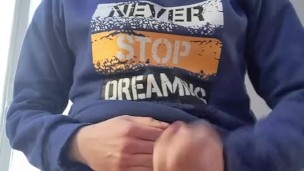 Ti offro la mia sborra sul palmo della mia mano affinchè tu possa assaggiarla