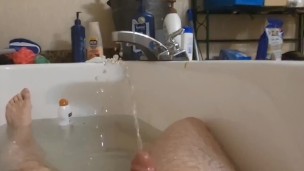 Guy gives himself a golden shower in the bathtub. Hot urine for hot daddy