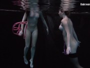 Stepsisters going into public swimming pool 1/16