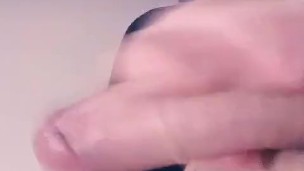 Quitandome las ganas en la oficina de mi jefe