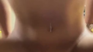 Sentou gostoso na piroca molhada