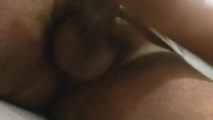 moreno gozando no banheiro