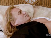 DADDY4K. Man satisfies son's tiny bride Kenzie Reeves before groom finally catches them 11/16