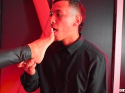 KATHY LEE CUMPLE SU FANTASIA Y FOLLA A SU EMPLEADO. 6/16