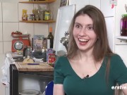 Ersties - Vanessa verwöhnt ihre zarte Muschi mit viel Feingefühl 2/16