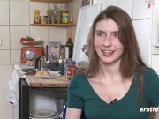 Ersties - Vanessa verwöhnt ihre zarte Muschi mit viel Feingefühl 3/16