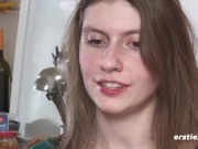 Ersties - Vanessa verwöhnt ihre zarte Muschi mit viel Feingefühl 6/16