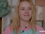 Ersties - Gurke und Küchenutensilien bringen Mia A zum Orgasmus 7/16