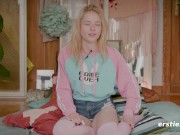 Ersties - Gurke und Küchenutensilien bringen Mia A zum Orgasmus 9/16