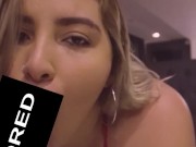 Safada pagando aluguel com uma mamada na rola do dono da casa. 8/16