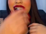 Latina Rabuda morena gostosa brincando com plug anal 12/16