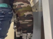 Mi hermanastra se pone muy cachonda y cogemos en silencio para que no nos descubran 1/16