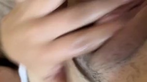 Creamy, como deslizan mis dedos por mi mojada vagina Joi