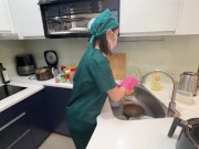 女醫生下班回家還知道要洗碗 1/16