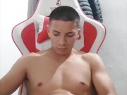 Argentino Influencer Masajeando su Enorme Verga 10/16