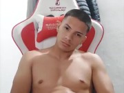 Argentino Influencer Masajeando su Enorme Verga 13/16