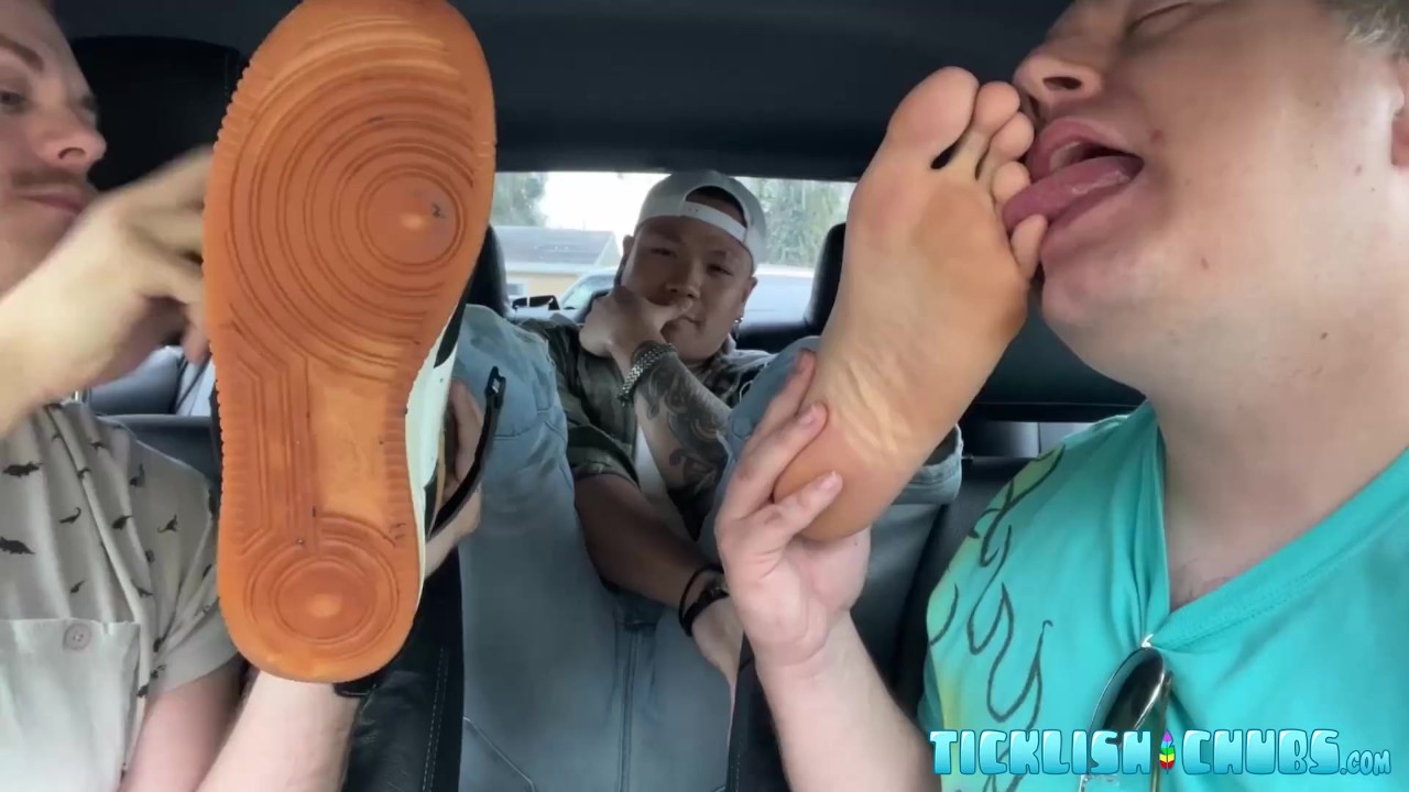 Straight Asian guy Milus Slinger foot worshiped by two lads - Darmowe seks wideo - RedTube