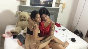 horny college girls fuck each other in their room