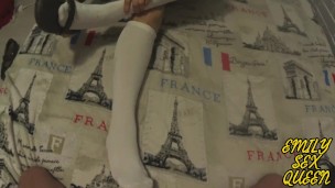 Colegiala mexicana de secundaria me hace un footjob y me vengo en sus pies - Emily Sex Queen