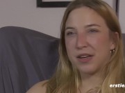 Ersties - Zoe B verwöhnt ihre feuchte Muschi mit einem Vibrator 11/16