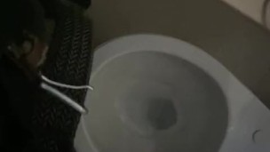 risky jakol, sa cr ng boss ko naki jakol buti di nahuli