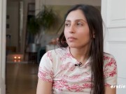 Ersties - 19 Jahre alte Arzthelferin Koko aus Frankfurt massiert ihre rasierte Muschi 6/16