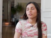 Ersties - 19 Jahre alte Arzthelferin Koko aus Frankfurt massiert ihre rasierte Muschi 7/16