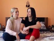 Ersties - Lesbisches Glasdildo-Vergnügen mit Julia P und Victoria P 13/16