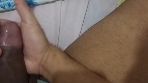 Fiquei com tesão e tive que bater punheta pro meu pau grande