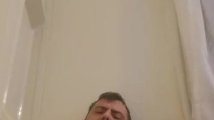 Pissing goon bate
