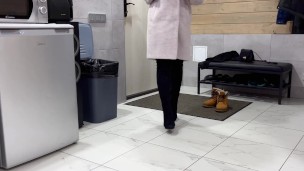 I called a slut to the sauna and fucked her without a condom