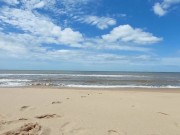 Pelirroja tetona me masturba en la playa nudista 3/16