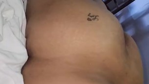 Mi marido me llama cuando estoy con yerno en hotel 🍑🍆💦