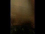 Sa chatte crémeuse squirt sur une grosse bite 12/16