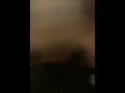 Sa chatte crémeuse squirt sur une grosse bite 4/16