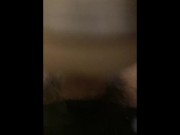 Sa chatte crémeuse squirt sur une grosse bite 5/16