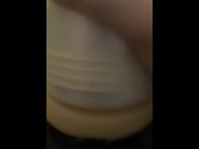 Sa chatte crémeuse squirt sur une grosse bite 8/16