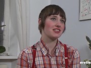 Ersties - Marlin macht es sich selbst mit einem großen Dildo 15/16